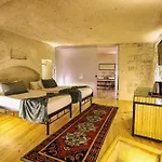 Hotel Cave