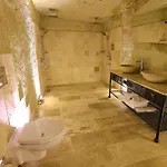 Hotel Cave