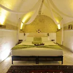 Cave 4*