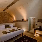 Hotel Cave 4*