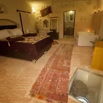 Hotel Cave 4*