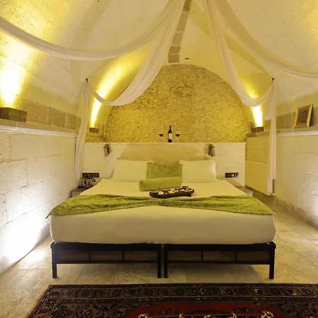 Cave 4*