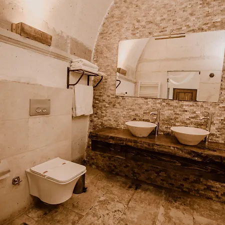 Hotel Cave 4*
